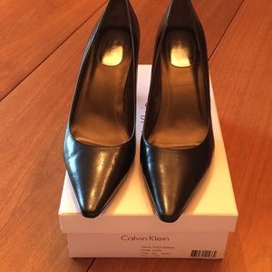 Calvin Klein black pump leather sz 11m